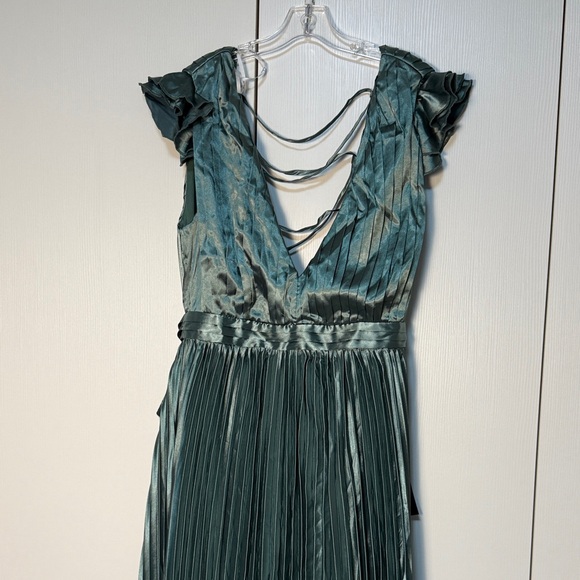 Elegant Sage Green Pleated Evening Dress - Picture 2 of 11